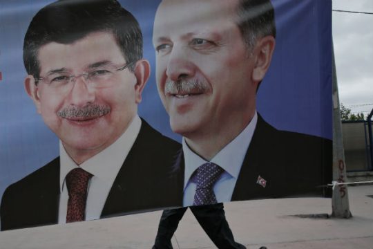 Εντολή σχηματισμού κυβέρνησης στον Νταβούτογλου