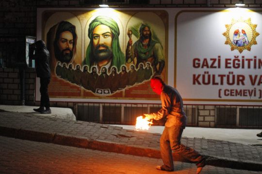 Ο… εκρηκτικός δρόμος προς τις κάλπες
