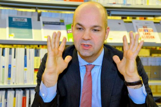 DIW: Ελάφρυνση του ελληνικού χρέους εντός του 2015