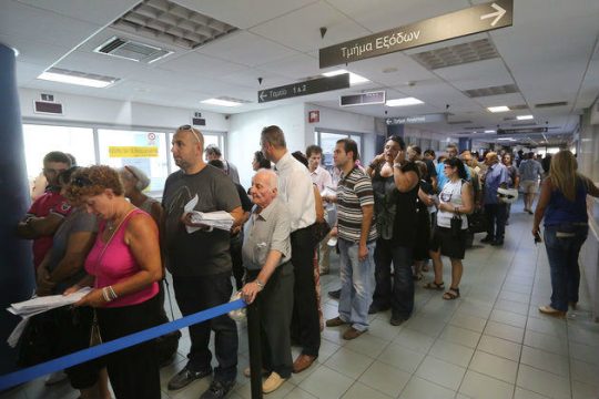 Φορολογικό «τσουνάμι» με 30 μέτρα