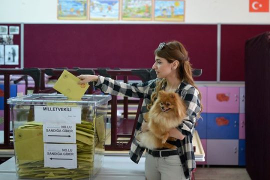 Κάλπες κι επίσημα