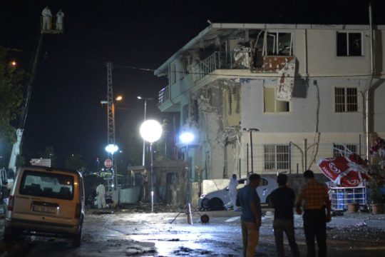Μπαράζ επιθέσεων στην Τουρκία με εννέα νεκρούς