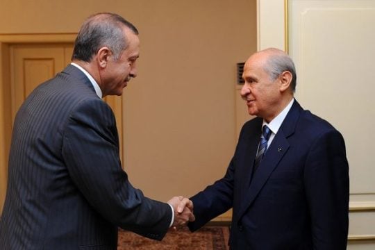 Νέο «φλερτ» Ερντογάν με τους εθνικιστές
