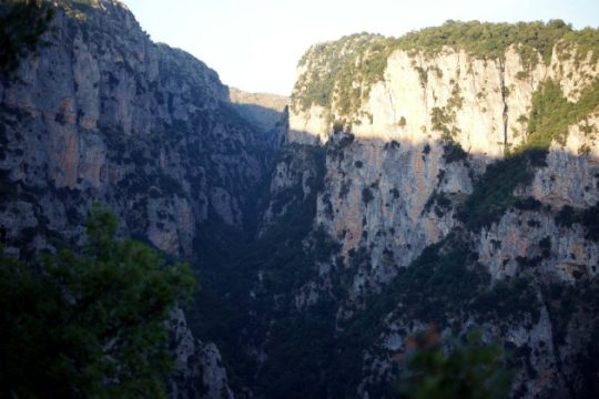 Απεγκλωβίστηκε πεζοπόρος από φαρράγι