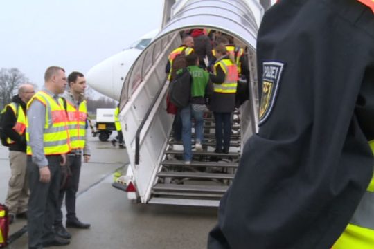 «Οχι οικονομικό άσυλο στη Γερμανία»