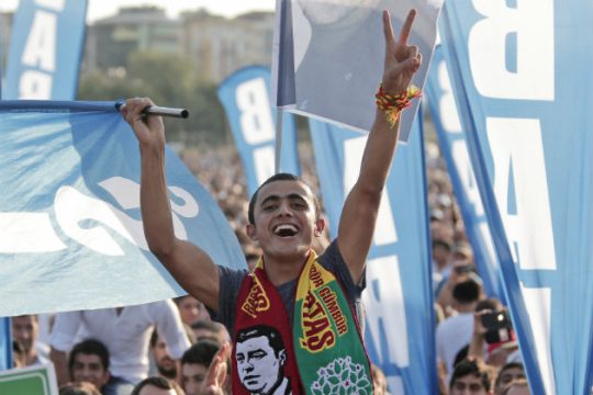 Το φιλοκουρδικό κόμμα έτοιμο να μπει στην προσωρινή κυβέρνηση