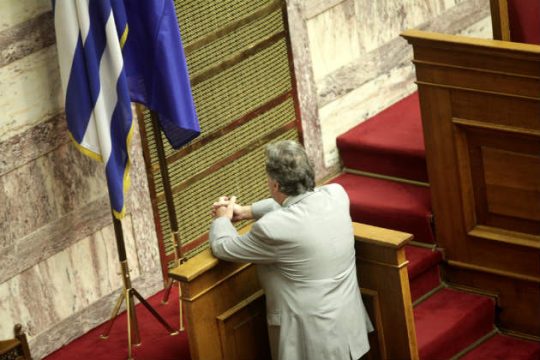 Ανοίγει πάλι θέμα ομαδικών απολύσεων