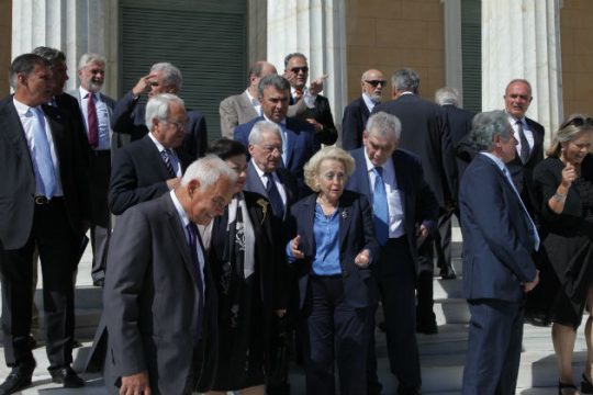 Κεντροδεξιά «παρένθεση»;