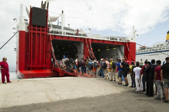 Περισσότεροι από 1000 πρόσφυγες στο «Ελευθέριος Βενιζέλος»