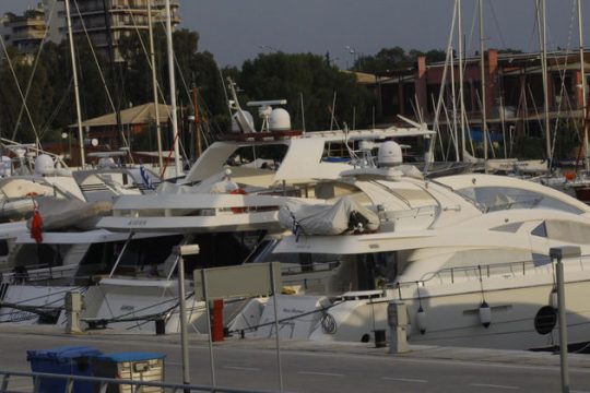 Εχω και κότερο! Να σου χαλάσω το μπάνιο;