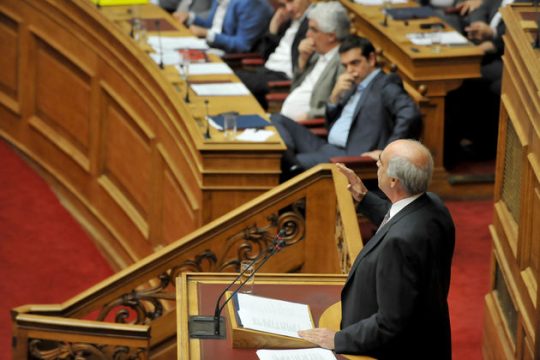 Κεντροδεξιά στροφή κι επίθεση στον Τσίπρα