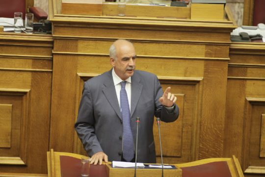 «Δεν μπορεί να ψηφίζει τα νομοσχέδια η αντιπολίτευση»