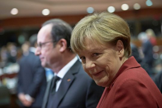 Η καταδίκη της Ελλάδας δίνει στη Μέρκελ αυτοδυναμία