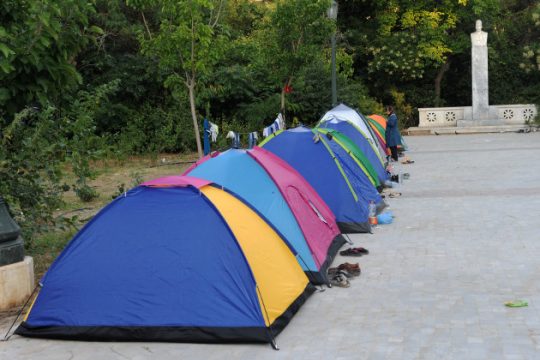 «Πόλεμος» κυβέρνησης-κομμάτων για το μεταναστευτικό