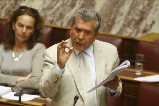 «Το μνημόνιο είναι μη εφαρμόσιμο» λέει ο Αλέξης Μητρόπουλος