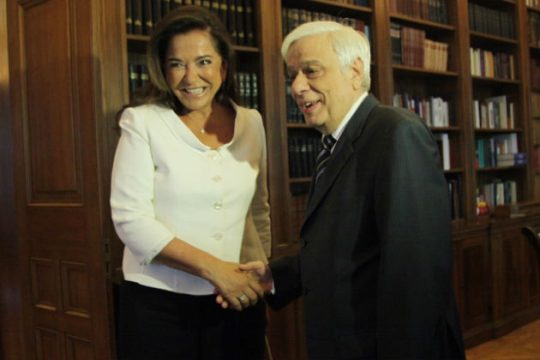 Μπακογιάννη: Η κυβέρνηση «σήκωσε τα χέρια ψηλά» για το μεταναστευτικό