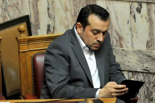 Μηνύματα Παππά για τις τηλεοπτικές άδειες