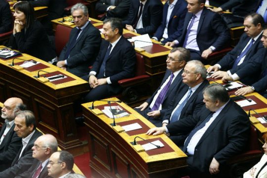 Πυρ ομαδόν από την ελάσσονα αντιπολίτευση κατά της κυβέρνησης