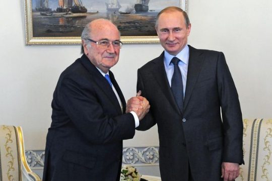 Φίλος έδωσε σε φίλο…