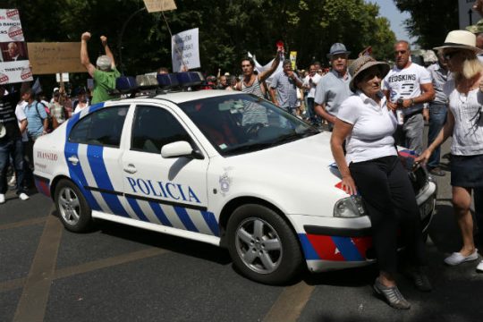 Εσωσαν την τράπεζα- βούλιαξαν τους ομολογιούχους