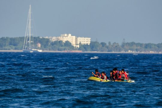 «Σεβασμός στο δράμα των προσφύγων»