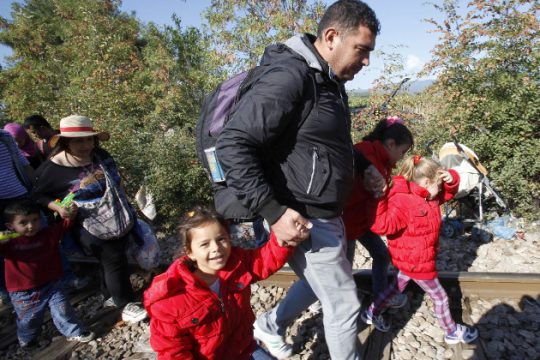 Ηρεμία στην Ειδομένη, περνούν τα σύνορα οι πρόσφυγες