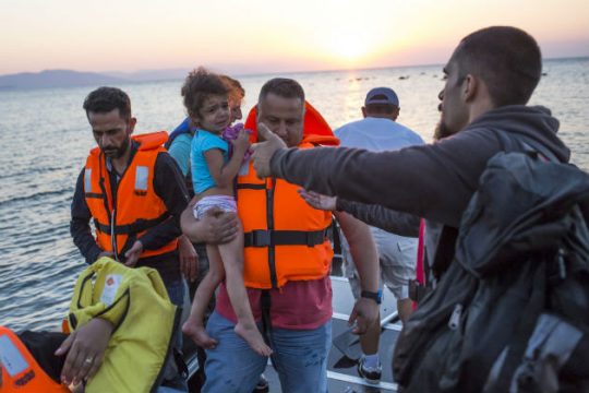 Έκκληση προς δημοσιογράφους-μέλη της ΕΣΗΕΑ: Βoηθήστε τους πρόσφυγες