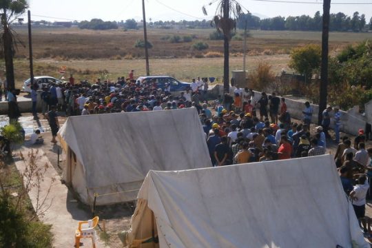 Αλλη μια μέρα νηστικοί οι πρόσφυγες στην Κω
