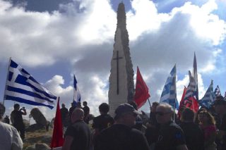 Το κρυφτούλι της «θεσμικής» Ακροδεξιάς