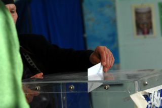 Οι ψηφοφόροι ψάχνουν κόμμα και τα… κόμματα ψηφοφόρους