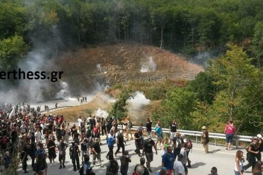 Παλιά μου τέχνη… δακρυγόνο