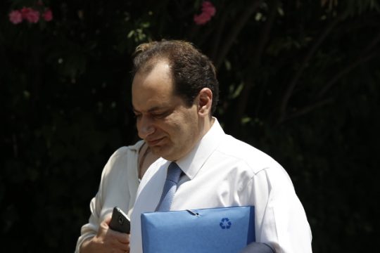 «Όποιος προσφέρει περισσότερα θα παίρνει τηλεοπτική άδεια»
