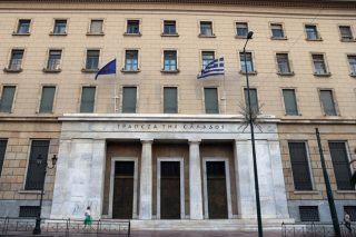 Καλοβλέπουν το πλαφόν στα μετρητά