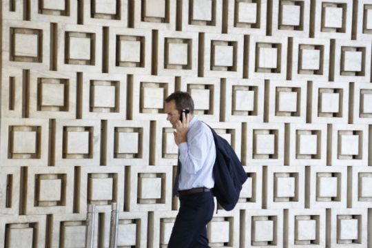 «Βρείτε τα με τα κοράκια…»