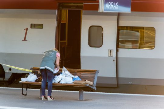 Φακελωμένος μεν, ανεξέλεγκτος δε