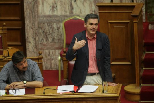 Έκκληση στους καταθέτες να επιστρέψουν τα «λεφτά από το στρώμα»