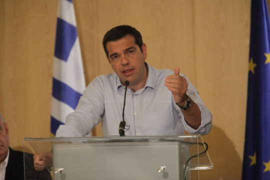 «Ορισμένοι προσπαθούν να βάλουν τρικλοποδιές στο “και πέντε”»