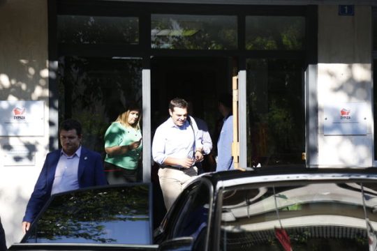 Επεισοδιακή πρεμιέρα με πολύ κόσμο