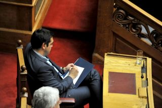 Μνημόνιο, διάσπαση, κάλπες, αλλά με ποια σειρά;