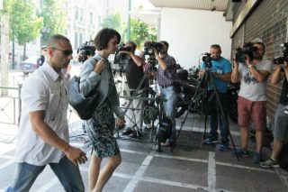 Θα μας κλείσουν και στη φυλακή για τους… Θεσμούς