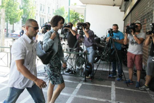 Θα μας κλείσουν και στη φυλακή για τους… Θεσμούς