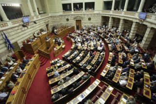 Θερινά τμήματα στη Βουλή και τον χειμώνα!