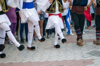 Δεκαπενταύγουστος Ας χορέψουμε!