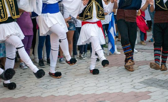 Δεκαπενταύγουστος Ας χορέψουμε!