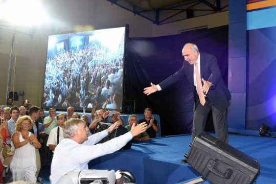 Η ιλαροτραγωδία της πολιτικής