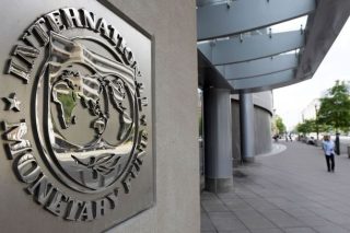 Η στρατηγική φθοράς του ΣΥΡΙΖΑ από το ΔΝΤ