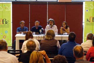 Βέλη κατά Βούρου και θέατρο «για πολλούς με λίγα»