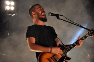 Καπνογόνα για το «Γιάννη μου το μαντίλι σου»