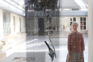 Αέρινα υφαντά από ατσάλι σε αρχαίο νεκροταφείο