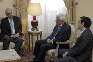 Οι προπαγανδιστές μιας… οικουμενικής του Μνημονίου